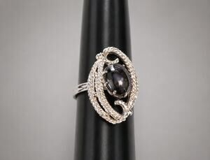 Vintage Faux Hematite 1970s Fashion Ring, Silver-tone Glass Adjustable r-45